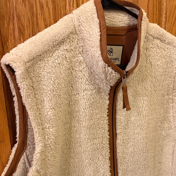 Legendary Whitetails Cream Sherpa Vest with Tan Suede Trim - Picture 3 of 10